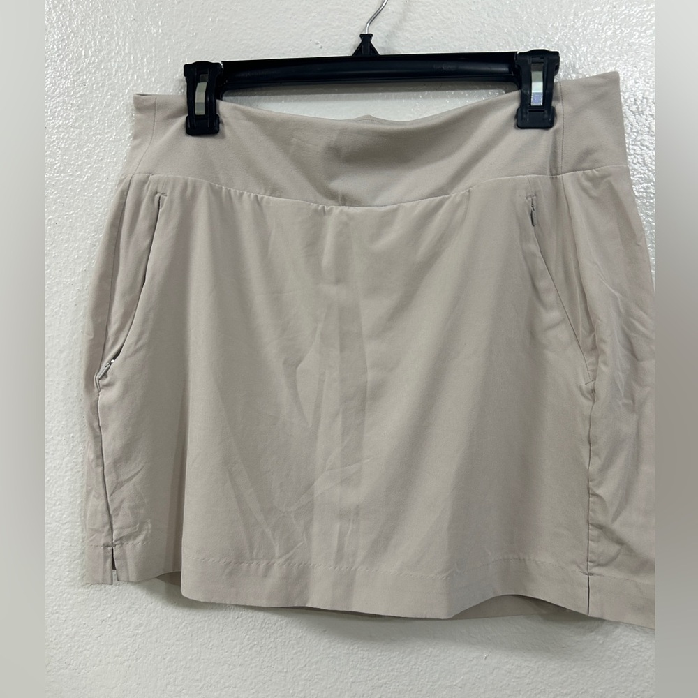 Athleta Soho Skort Women's Size 12
Beige Lined Activewear.